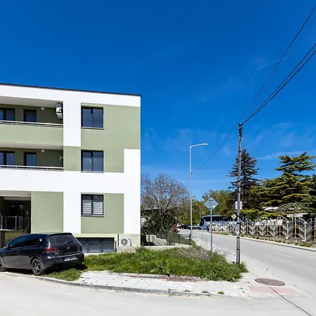 Апартамент Modern For 4 - Kabakum 600m *